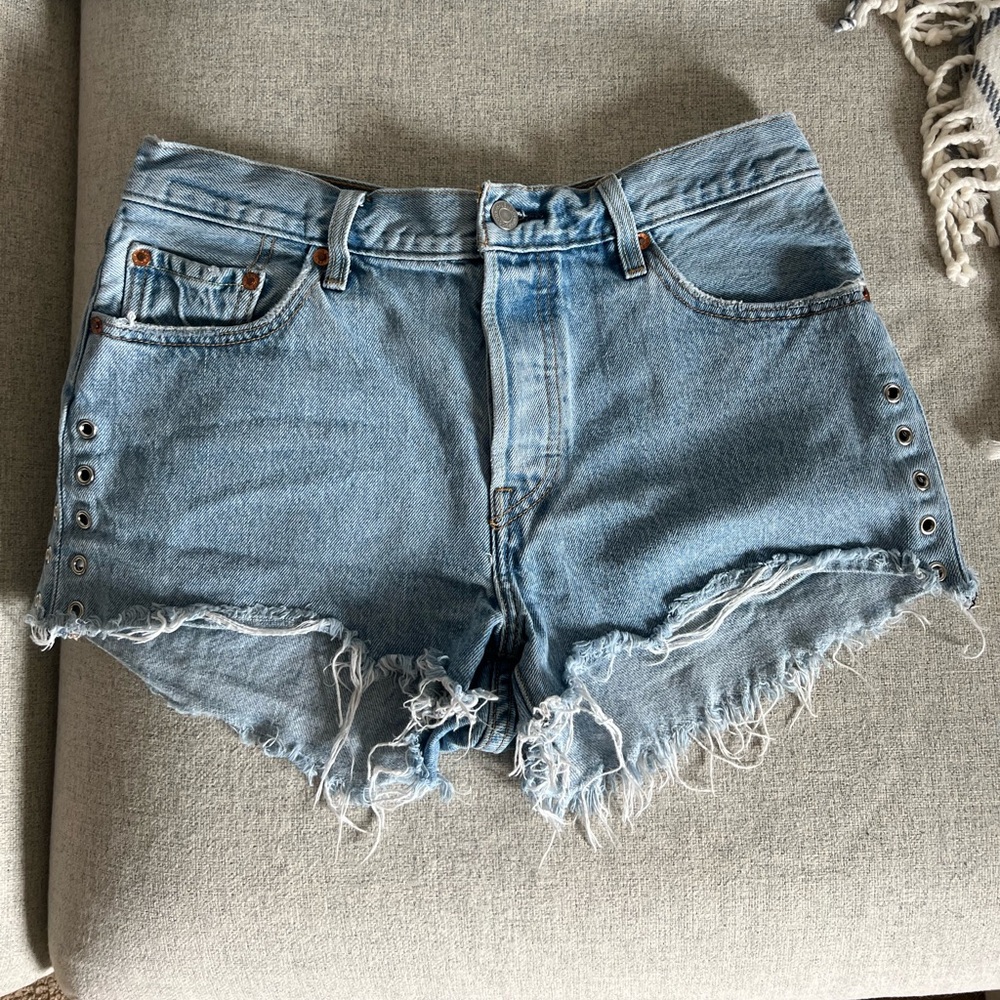 Levi shorts size 29